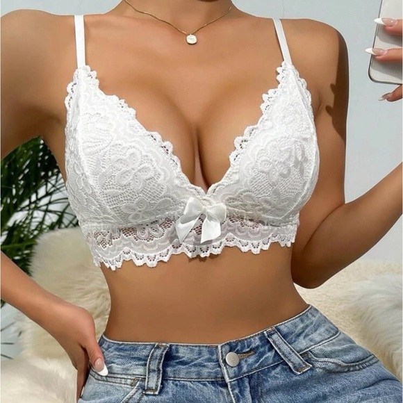 Butterfly Shaped Detail Bow Front Lace Bralette - Picture 4 of 5